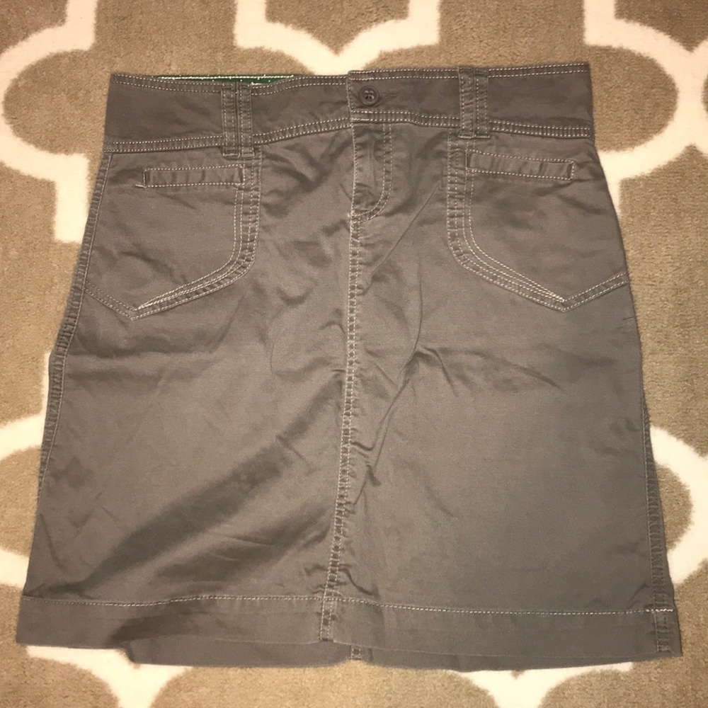 Old Navy gray skirt
